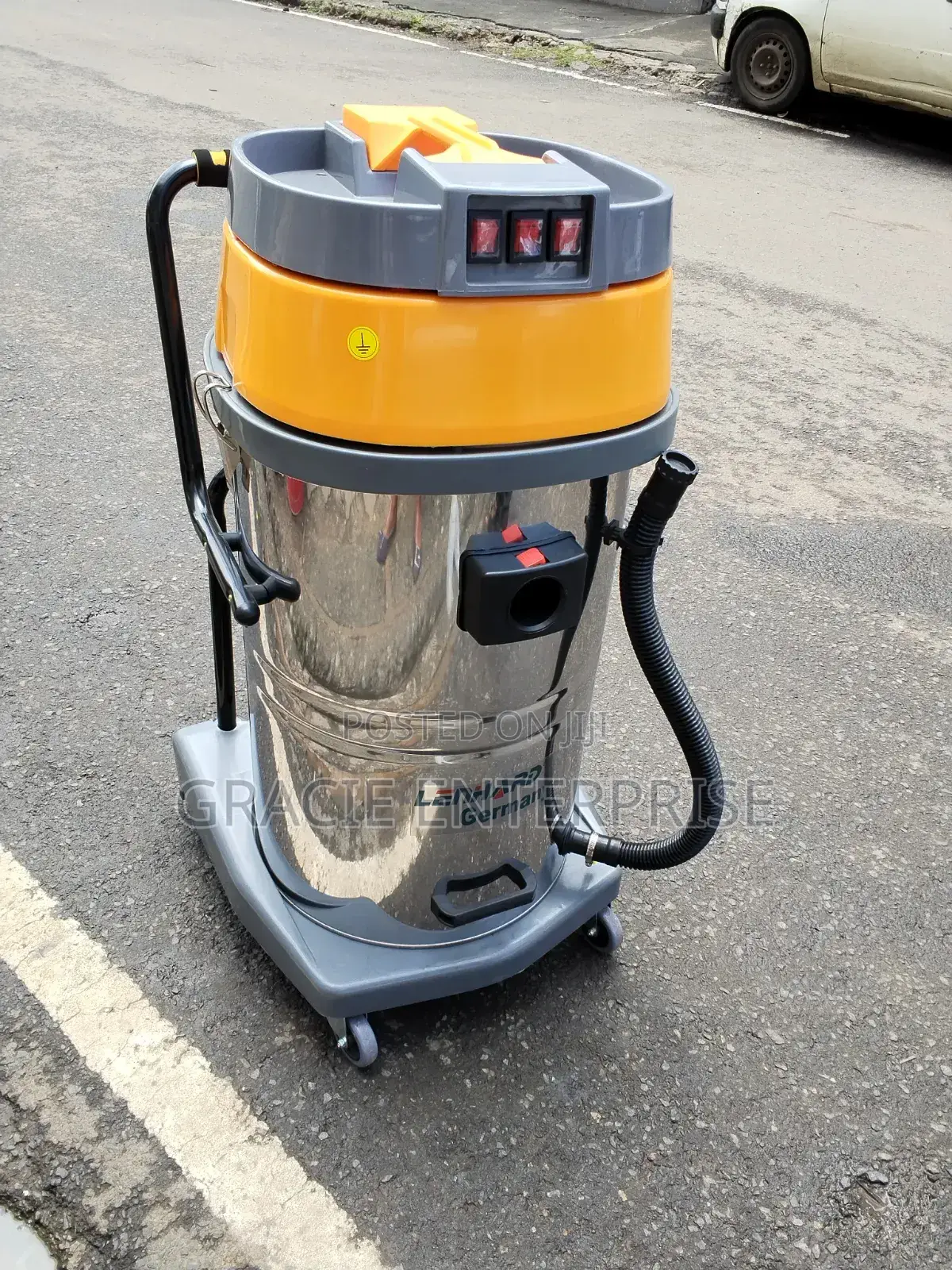 Wet and Dry Vacuum Cleaner