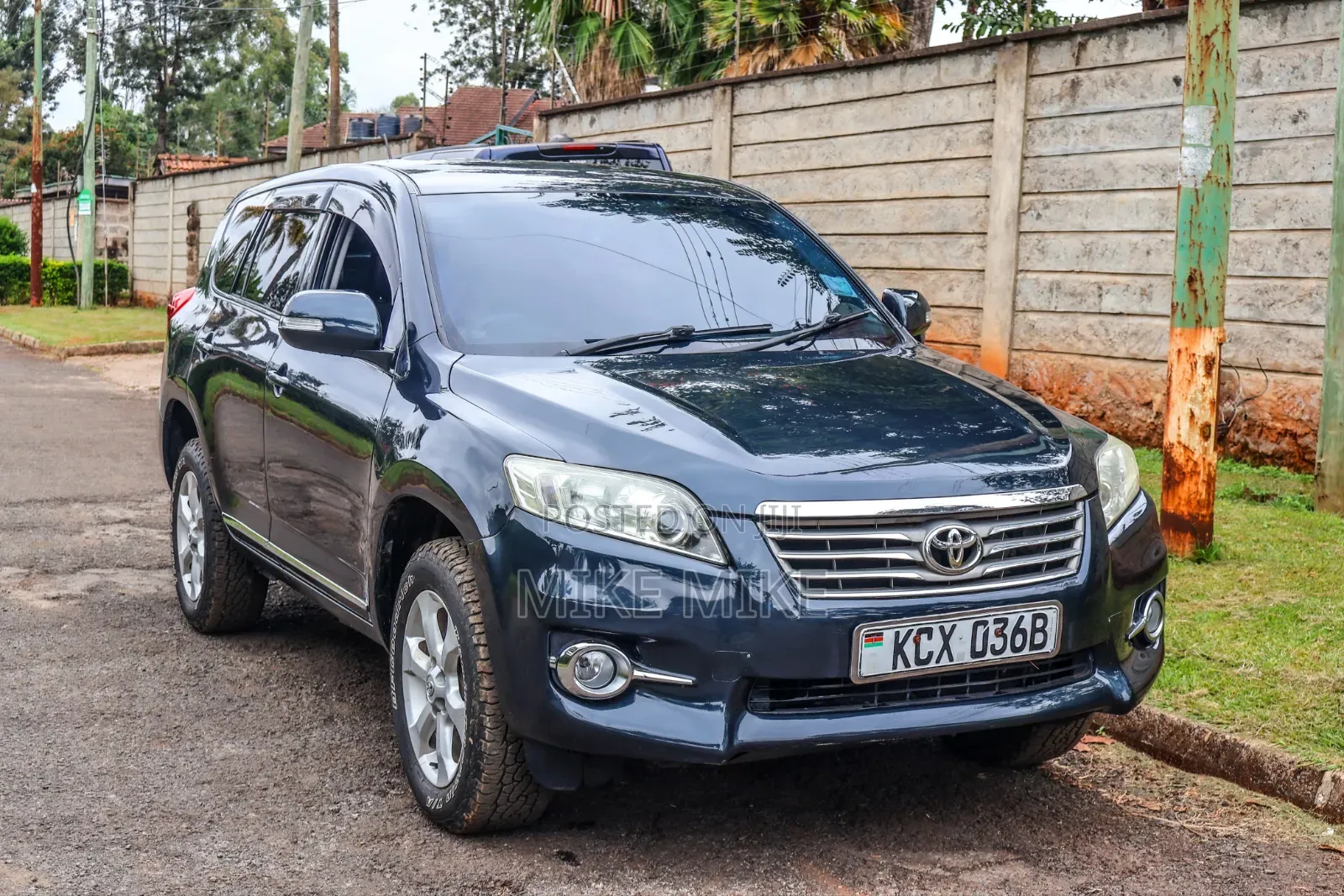 Toyota Vanguard 2012 Blue
