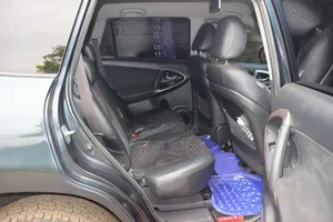 Toyota Vanguard 2012 Blue