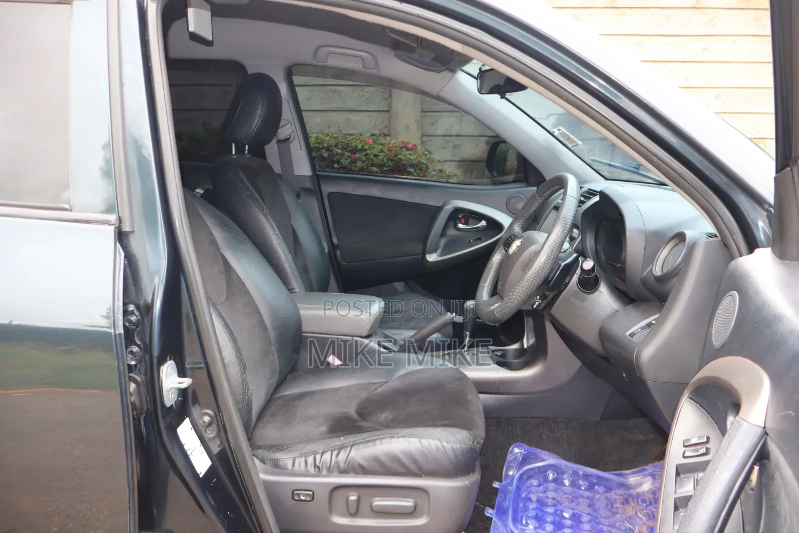 Toyota Vanguard 2012 Blue