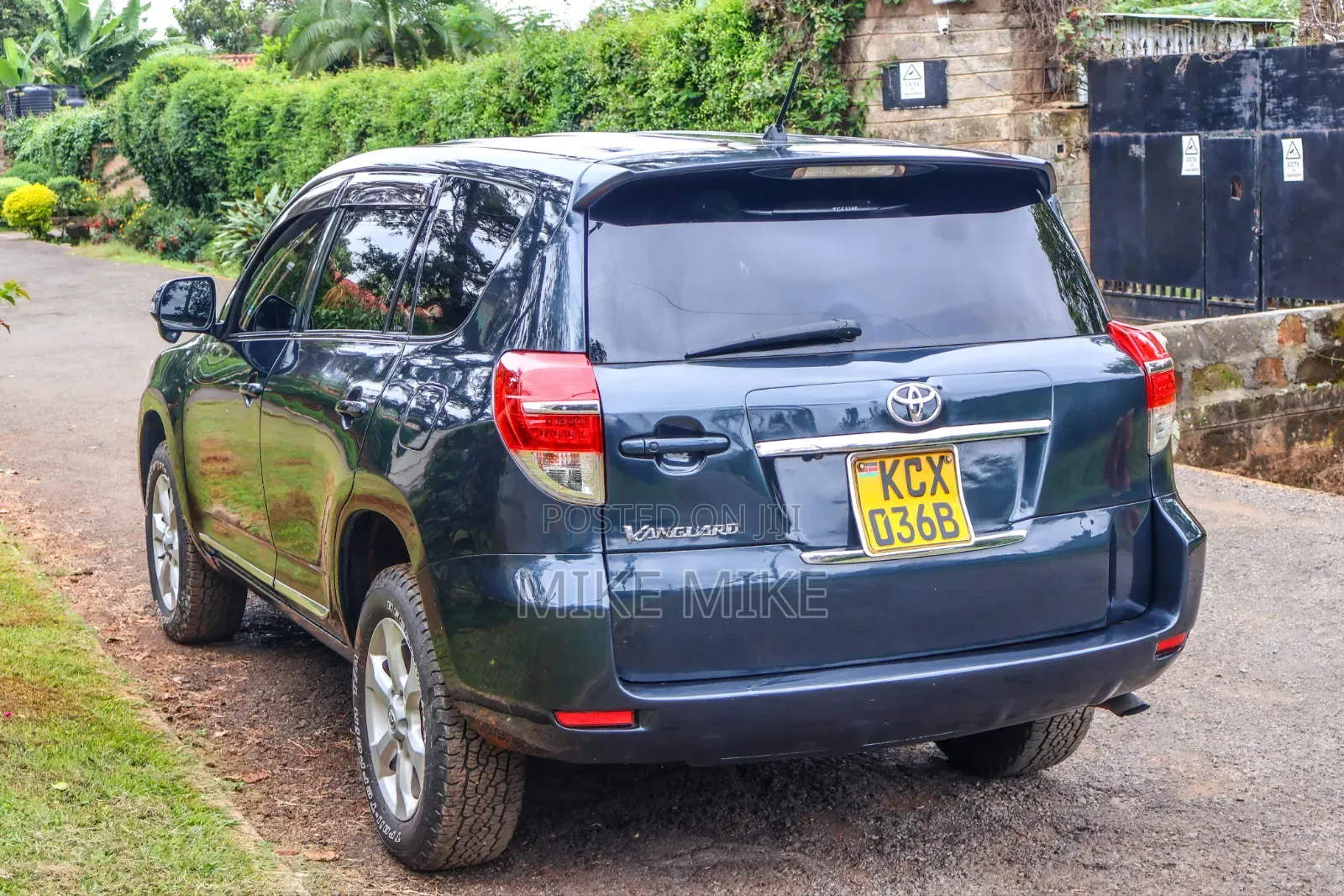 Toyota Vanguard 2012 Blue