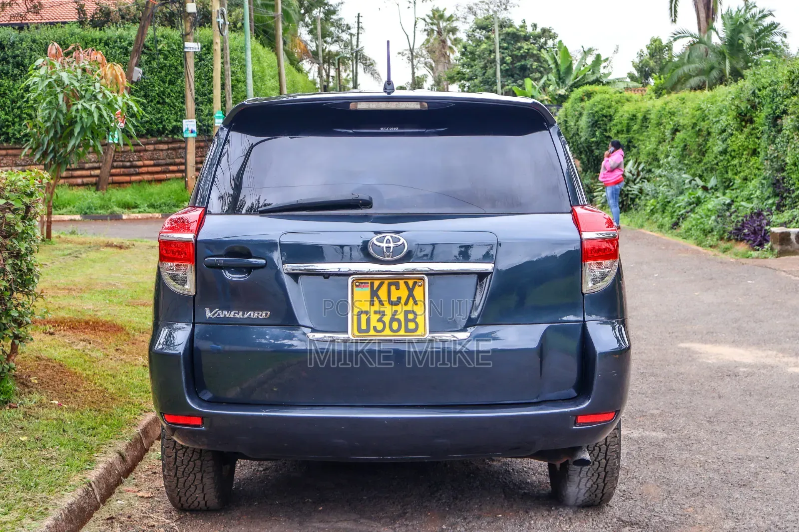 Toyota Vanguard 2012 Blue