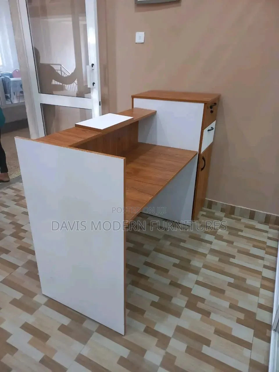 Modern Two -Tone Reception Desk With Transaction Counter Storage Unit