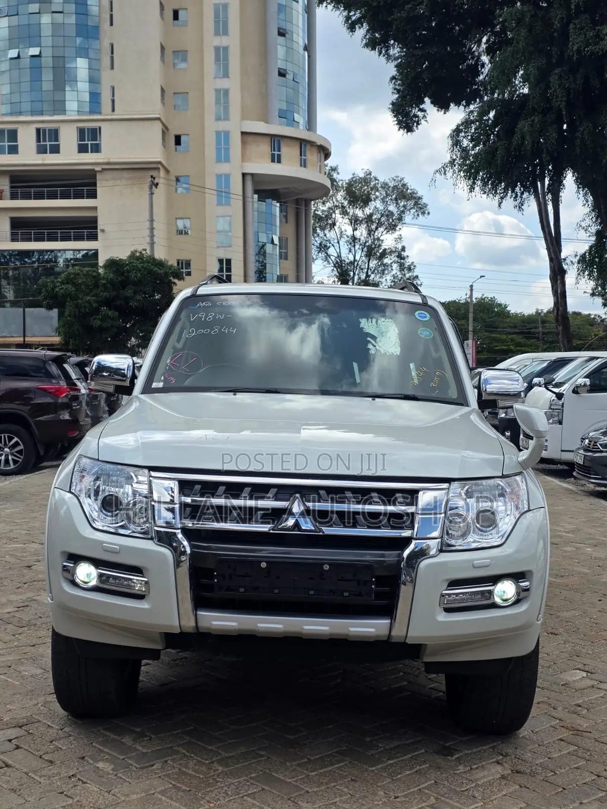 Mitsubishi Pajero V80 3.2 DI-D 2019 White