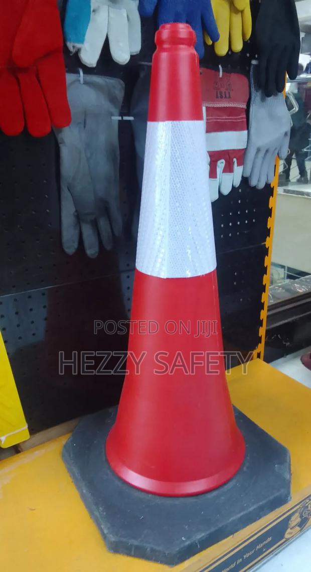 Road Safety Cone/Traffic Cones. - thumbnail 2