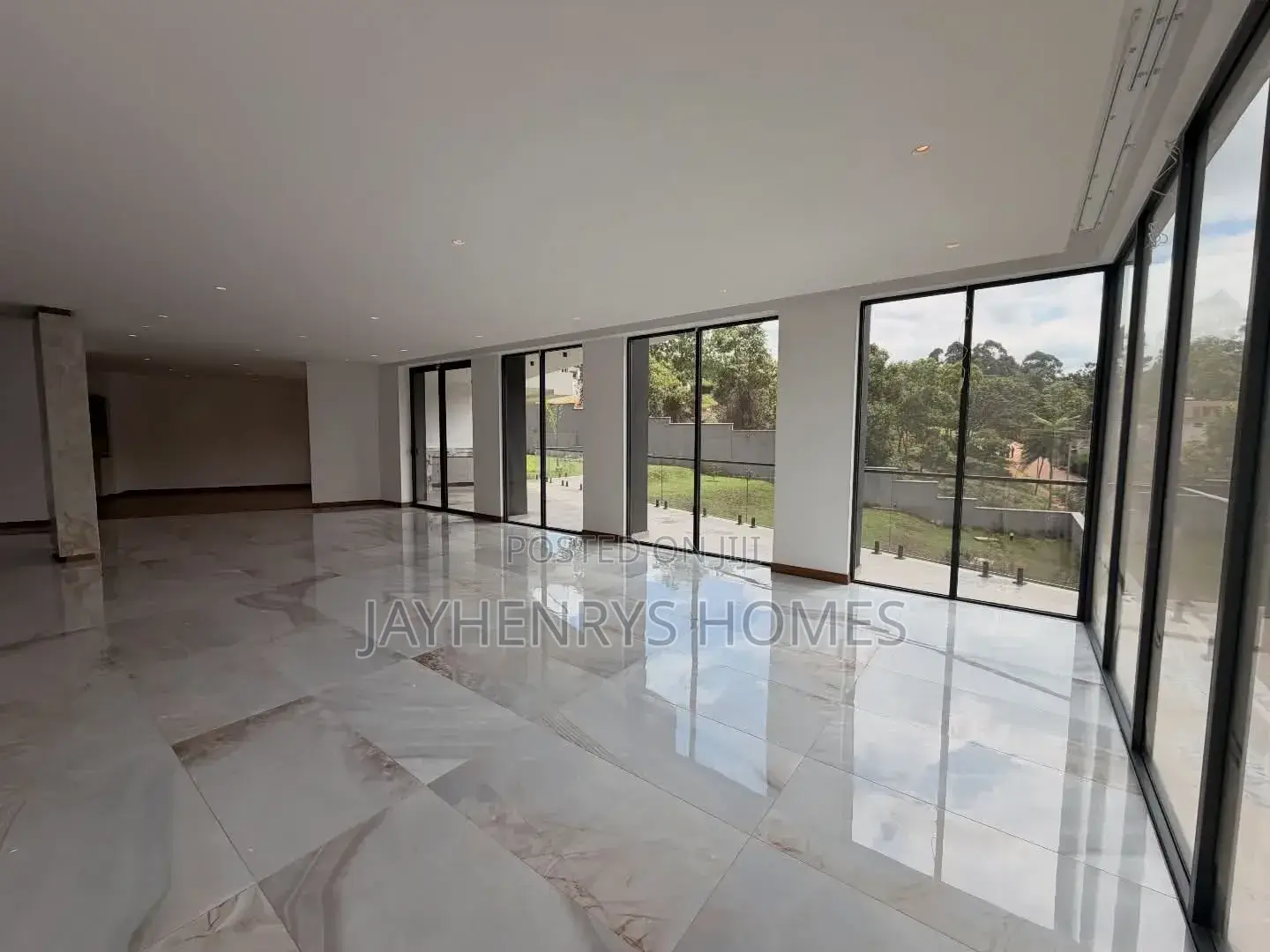 5bdrm Villa in Nyari for sale