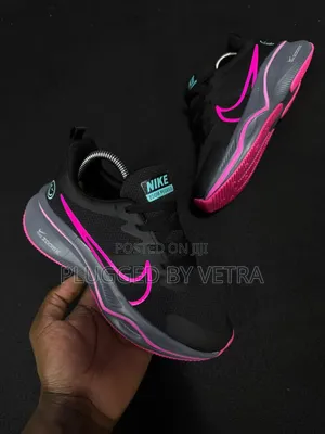 Nike Zoom Running Shoes/Gym Shoes for Both Genders.