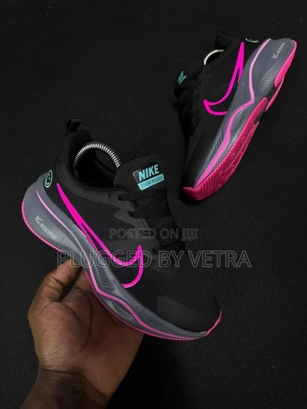 Nike Zoom Running Shoes/Gym Shoes for Both Genders.