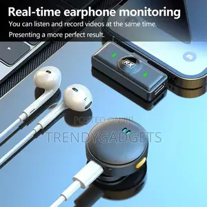 Q8 Wireless Microphone With Charging Case Digital Display