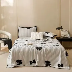 6 by 6 Flowerd Theme Fleece Blanket
( No Pillow Case No Packaging)