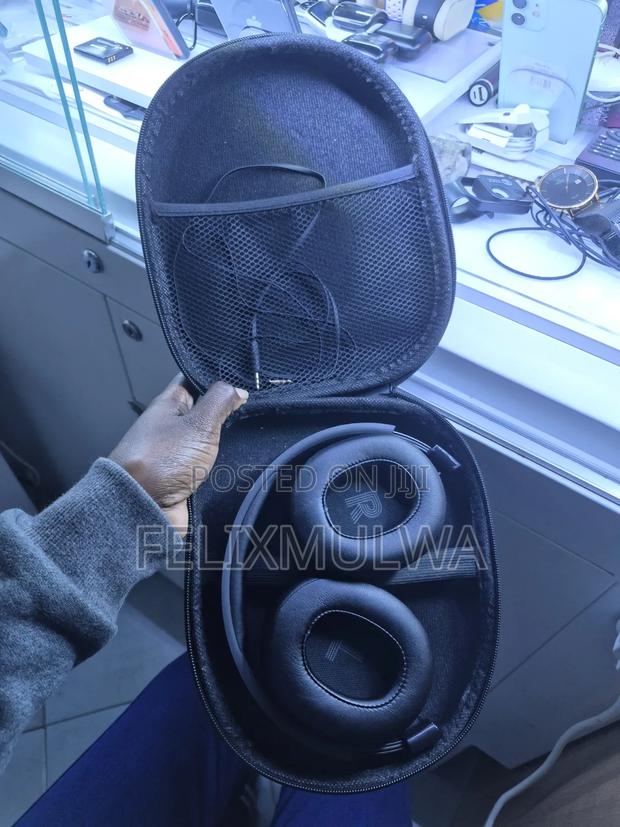Headphones - thumbnail 2