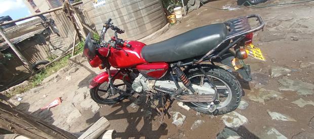 Bajaj Boxer 125 2022 Red - thumbnail 2