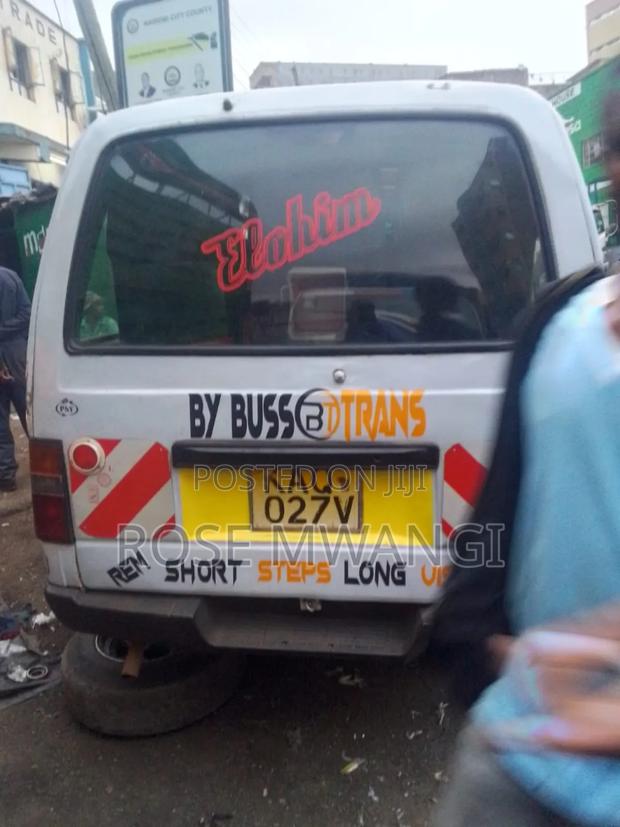 Nissan Caravan (Urvan) 1991 White - thumbnail 3