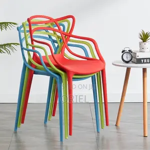 Home Chairs : Indoor/Outdoor Stackable Plastic Chair