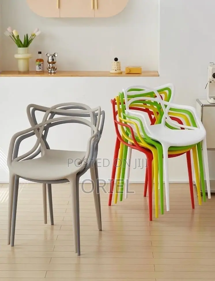 Home Chairs : Indoor/Outdoor Stackable Plastic Chair