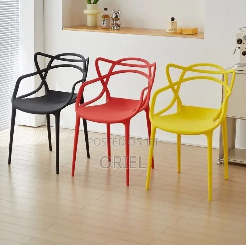 Home Chairs : Indoor/Outdoor Stackable Plastic Chair