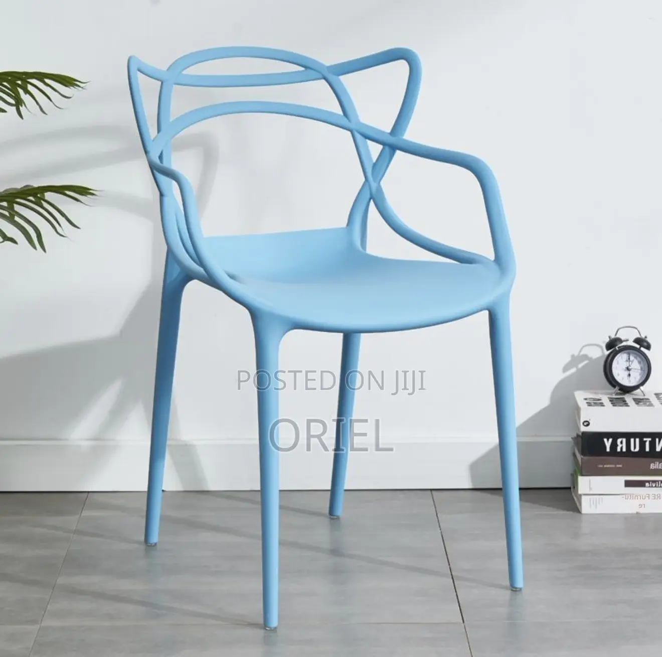 Home Chairs : Indoor/Outdoor Stackable Plastic Chair
