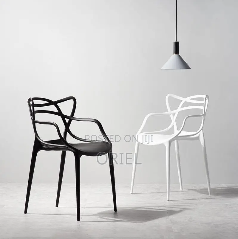 Home Chairs : Indoor/Outdoor Stackable Plastic Chair