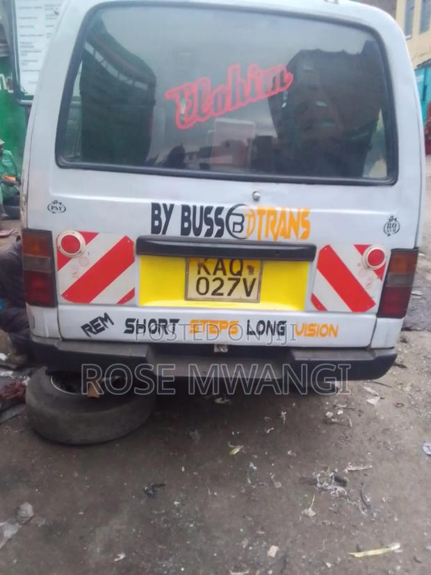Nissan Caravan (Urvan) 1991 White - thumbnail 5