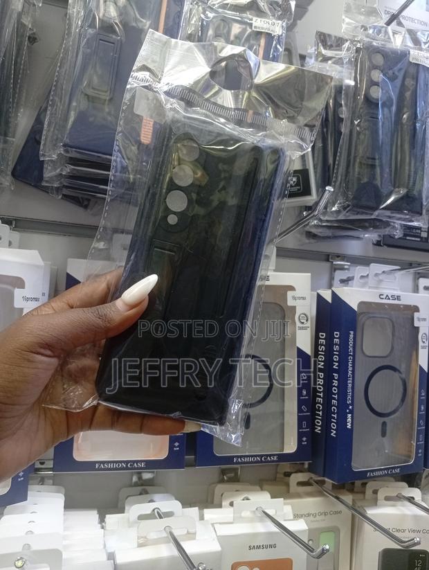 Samsung Galaxy Z Fold Series Standing Grip Case. - thumbnail 2