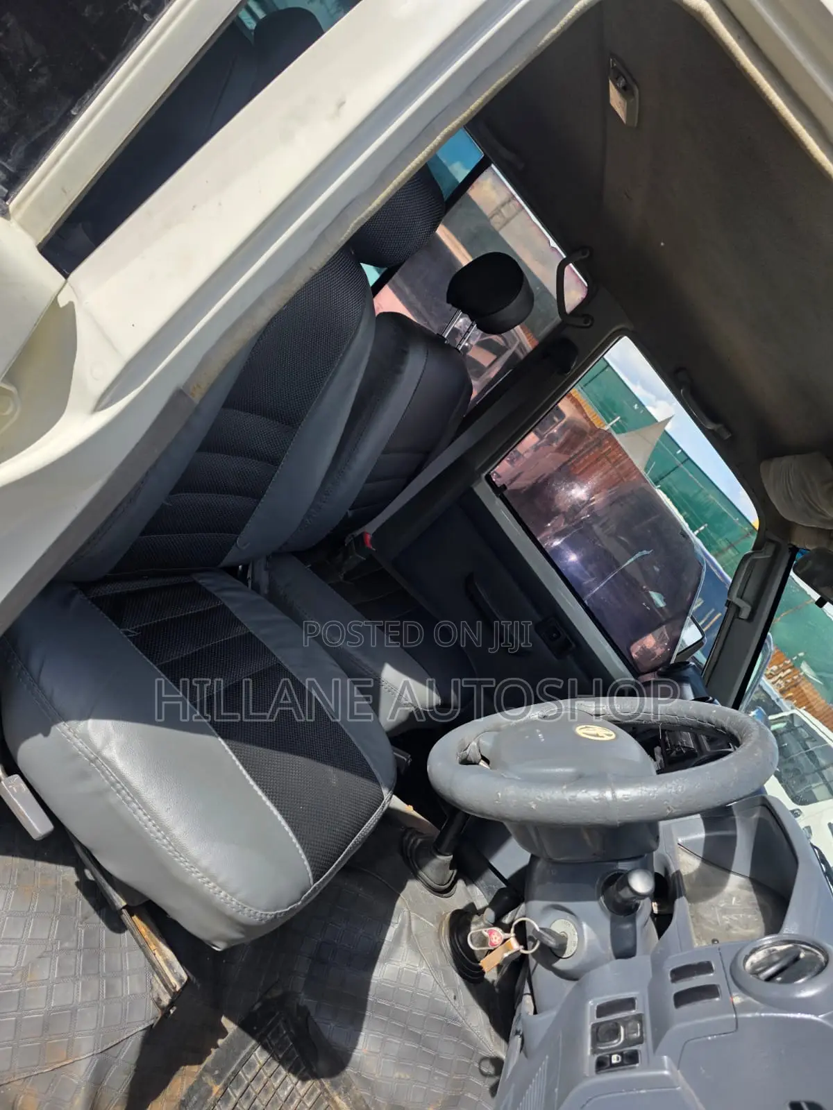 Toyota Land Cruiser 2012 White