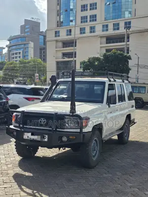 Toyota Land Cruiser 2012 White
