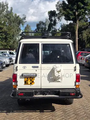 Toyota Land Cruiser 2012 White