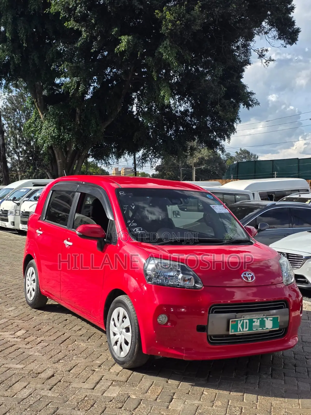 Toyota Porte 2018 Red