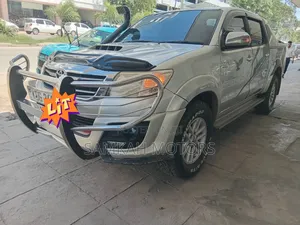 Toyota Hilux 2015 Gray