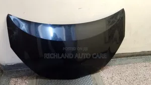 Bonnet Toyota Aqua
