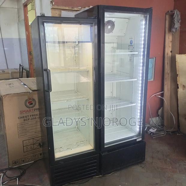 Well Maintained Display Chiller - thumbnail 3