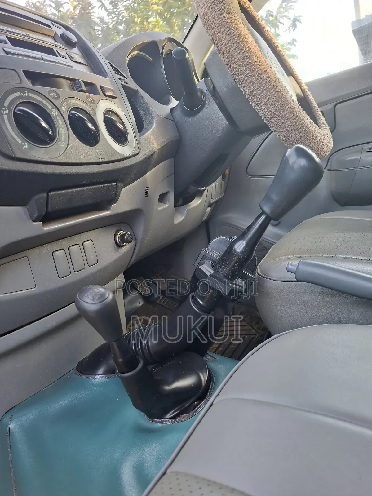 Toyota Hilux 2.5 D-4D 4X4 SRX 2010 Brown