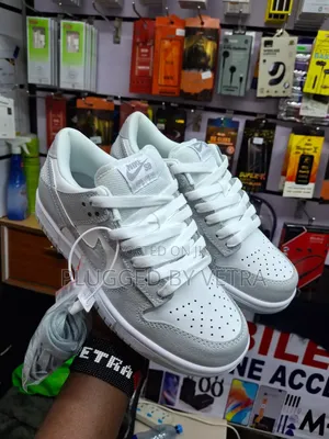 Nike Dunks Og in "Light Grey-White Colourway"Sneakers.