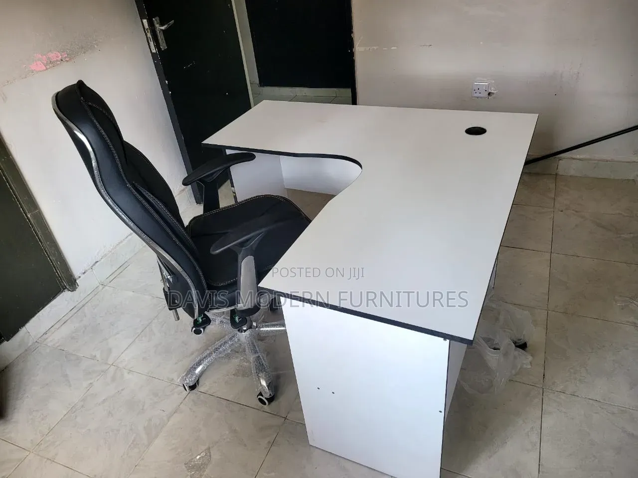 Executive Office Set With Ergonomic Swivel Office Chair
