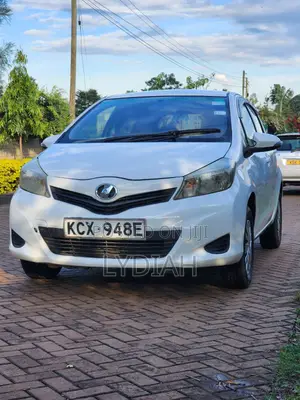 Toyota Vitz 2012 White