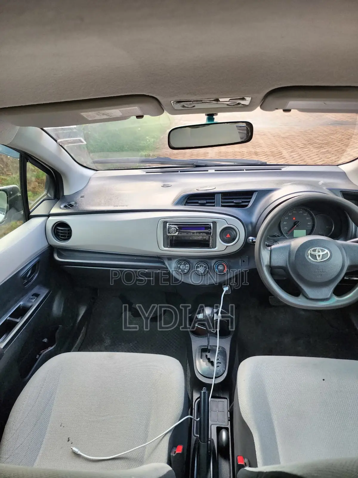 Toyota Vitz 2012 White