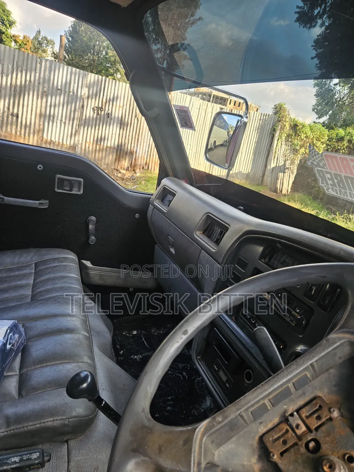 Nissan Caravan (Urvan) 2007 Red