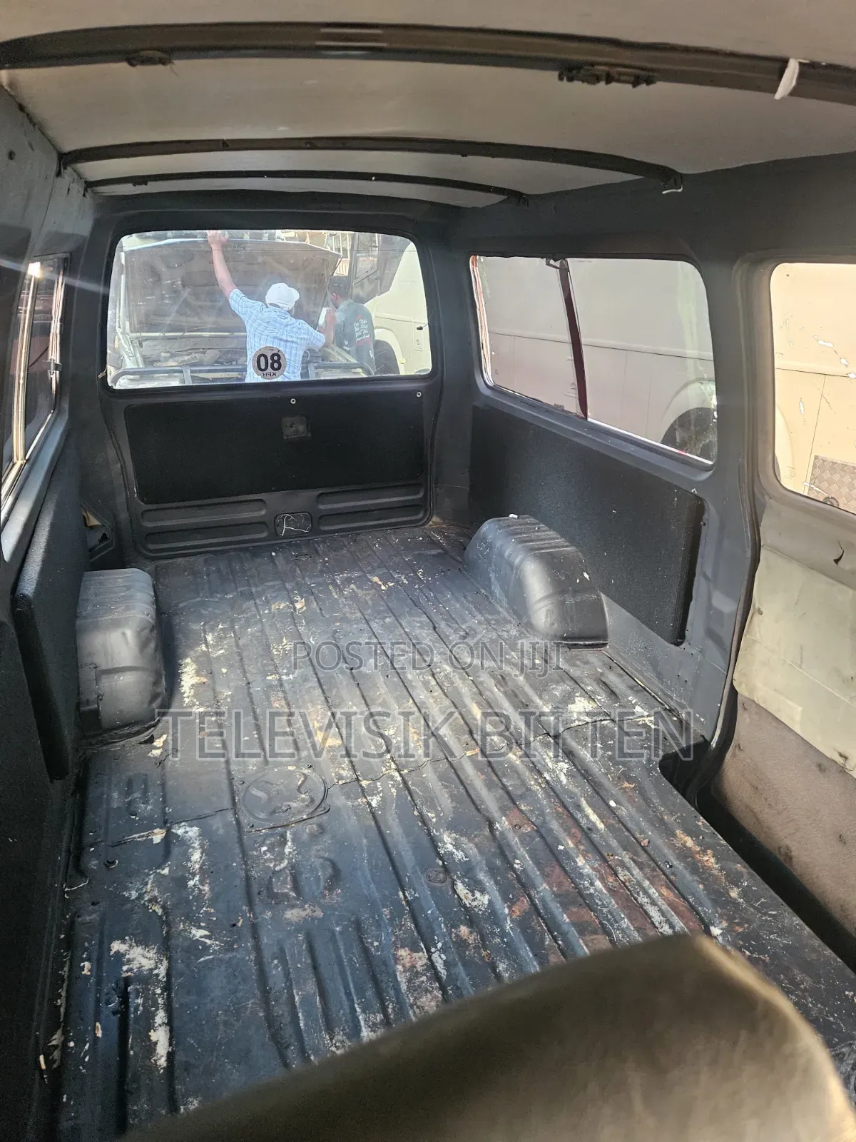 Nissan Caravan (Urvan) 2007 Red