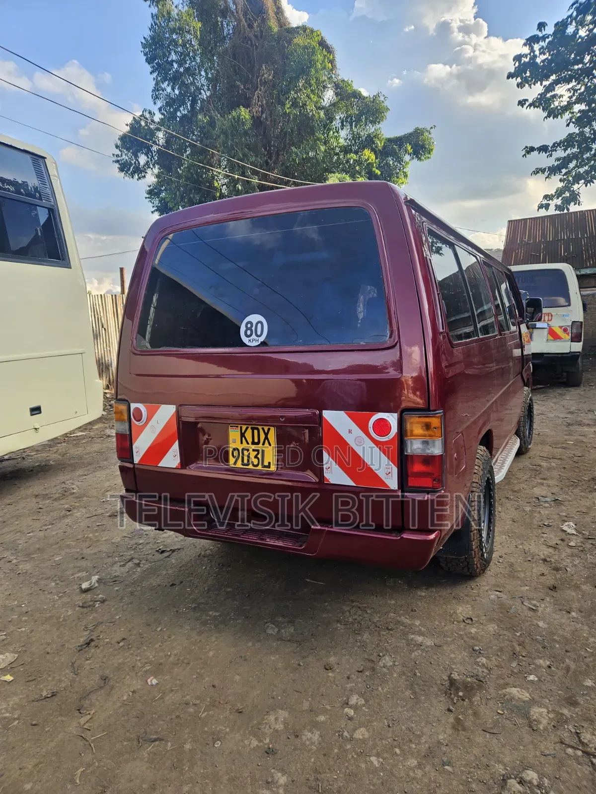Nissan Caravan (Urvan) 2007 Red