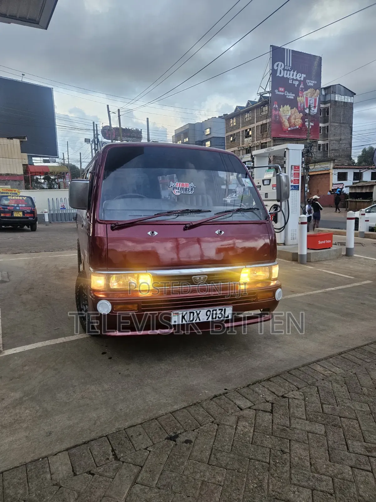Nissan Caravan (Urvan) 2007 Red