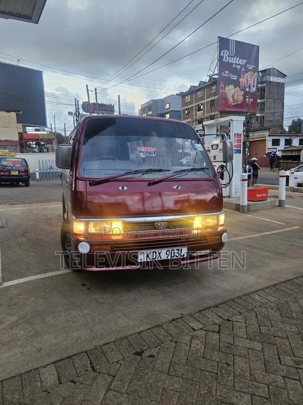 Nissan Caravan (Urvan) 2007 Red - thumbnail 8