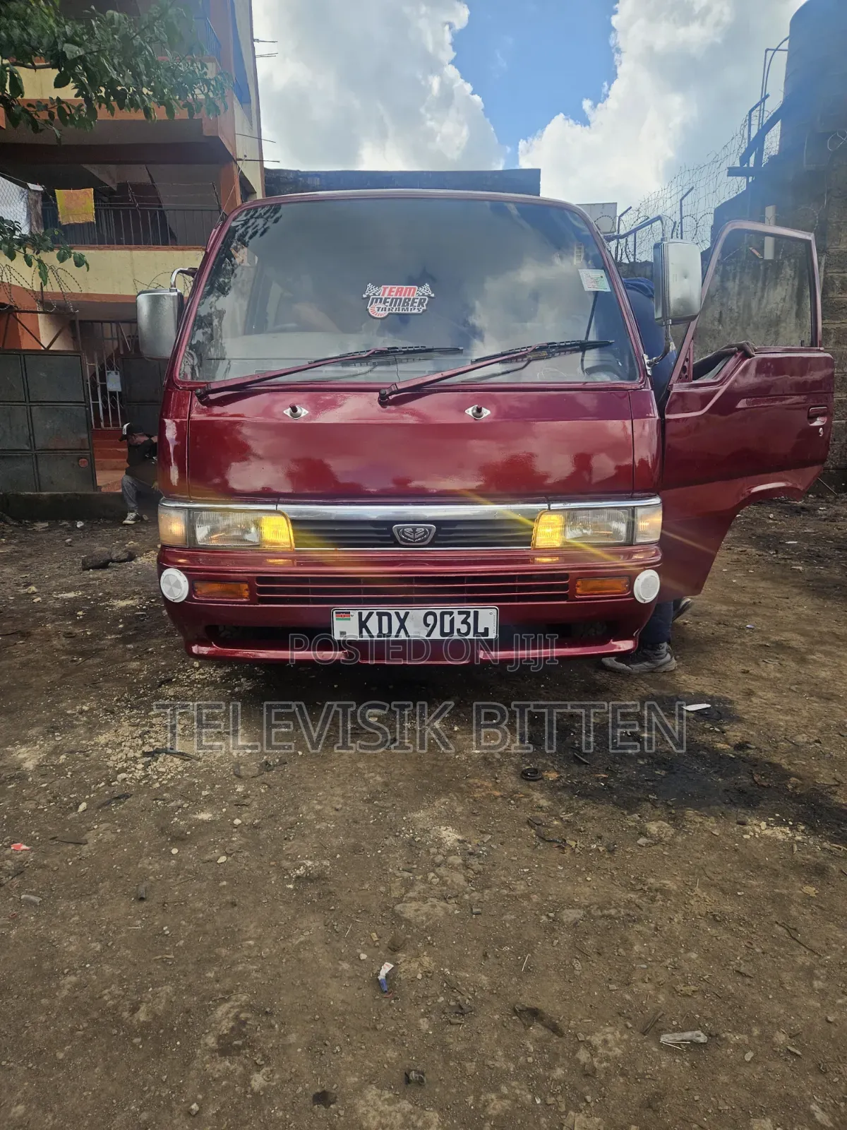 Nissan Caravan (Urvan) 2007 Red