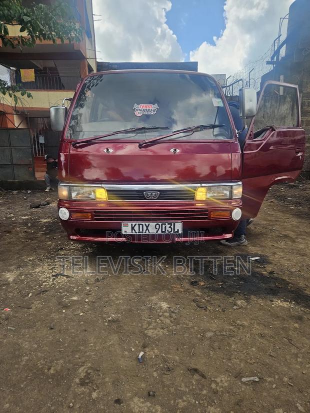 Nissan Caravan (Urvan) 2007 Red - thumbnail 11