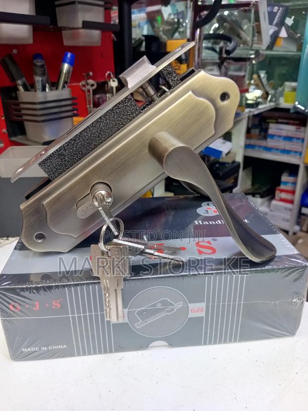 G J.S Flash Locks
