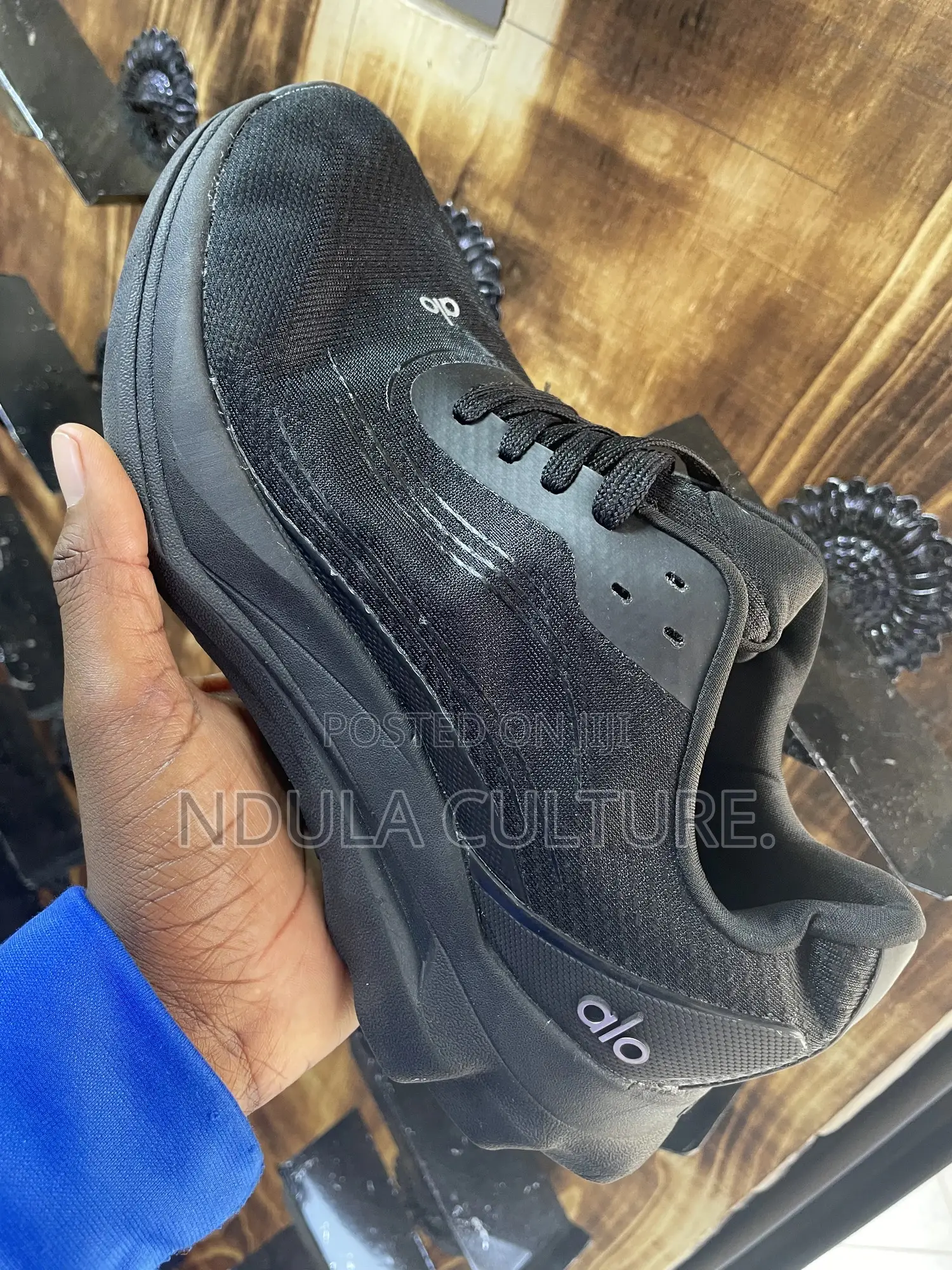 Alo Sneakers