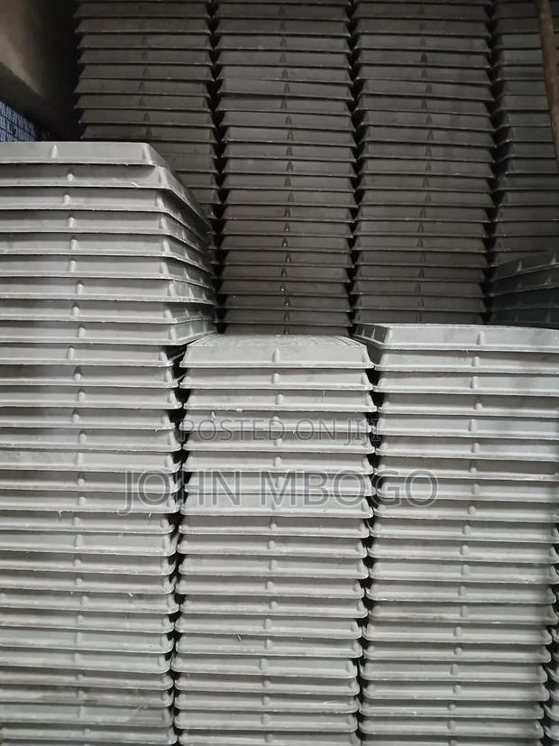 Reinforced Fibre Manhole Cover . 450mm X600mm