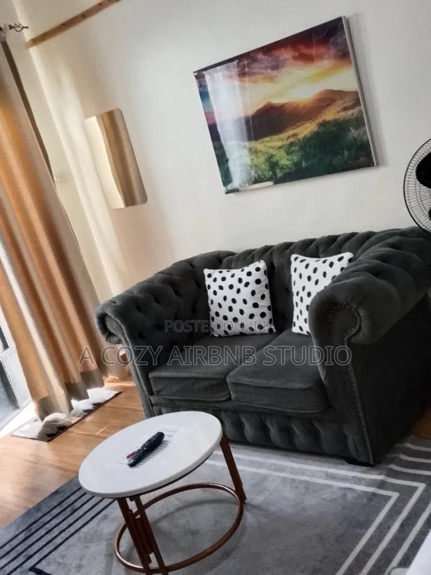 Chi Airbnb Studio