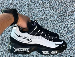 Airmax 95 "Sketch With the Past" Black White Sneakers.