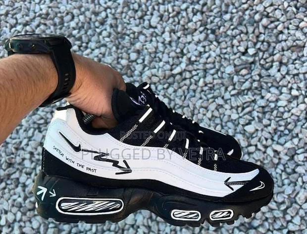 Airmax 95 "Sketch With the Past" Black White Sneakers.