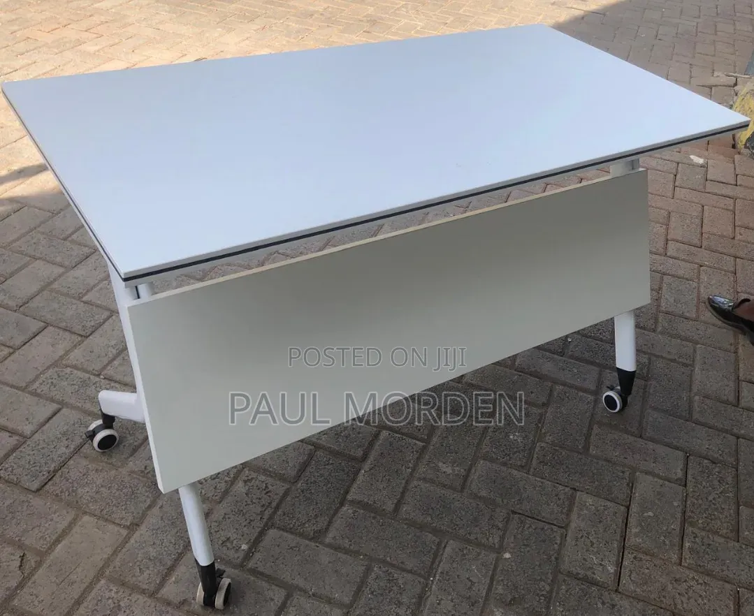 Moving Hand Office Table With Office Chair